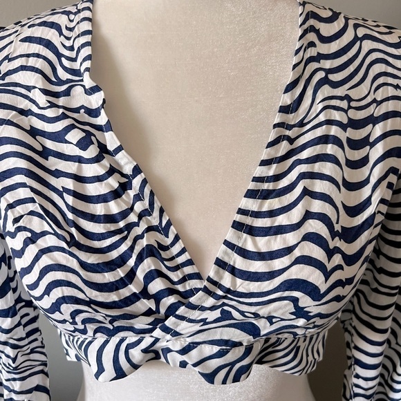 LF deep v long sleeve striped crop top size XS NWT - Picture 3 of 16